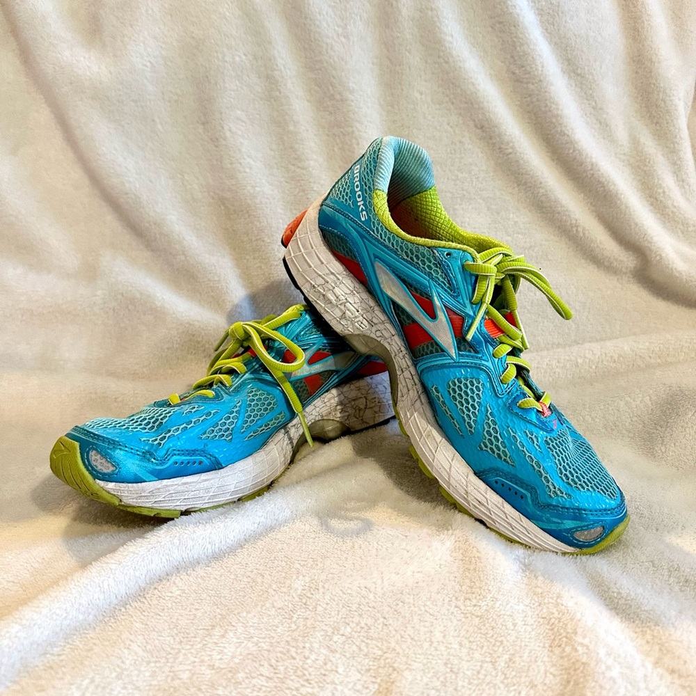 Women’s Brooks Ravenna 5 running shoe. Size 10.5.